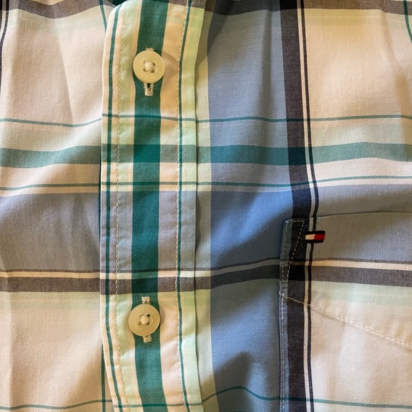Tommy Hilfiger men’s button up plaid short sleeved dress shirt - Picture 3 of 5